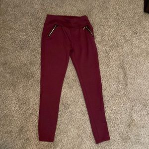 Plum leggings with zipper pockets